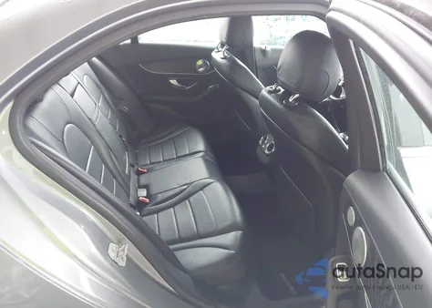 2016 Mercedes-Benz C 300 Luxury/Sport z USA, uszkodzony, nr VIN 55SWF4JB2GU097101